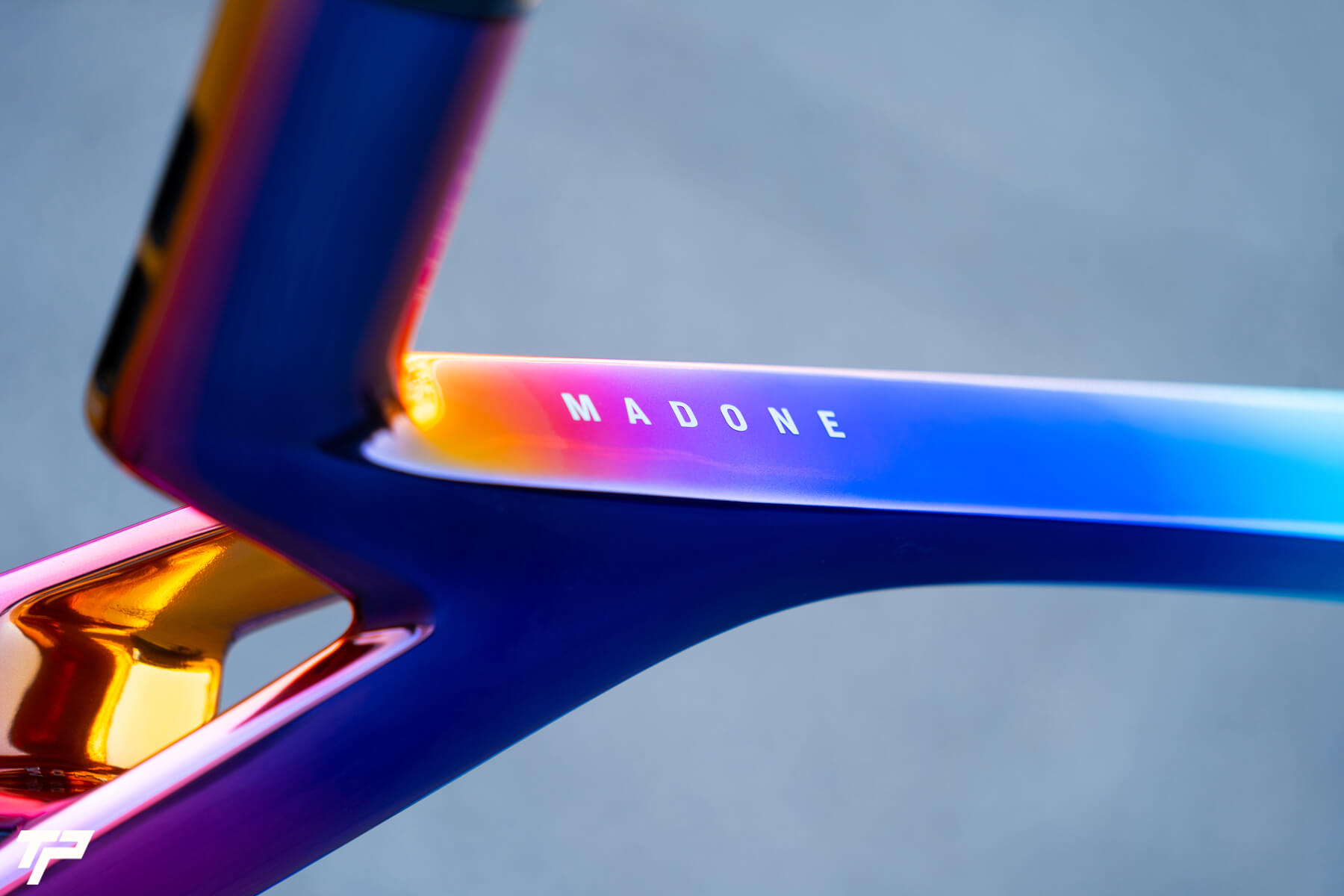 Trek Madone Chroma Ultra-iridiscent: a unique livery