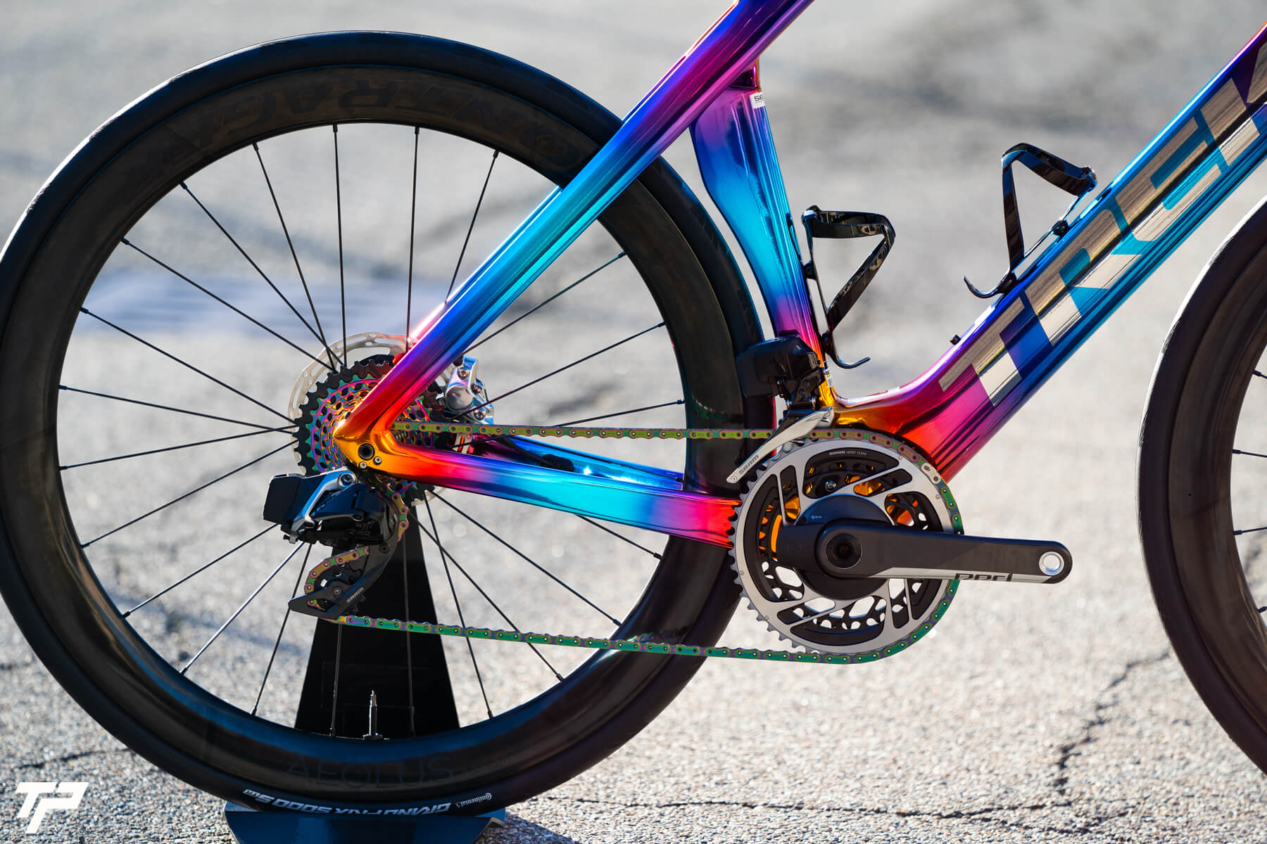 Trek Madone Chroma Ultra-iridiscent: a unique livery