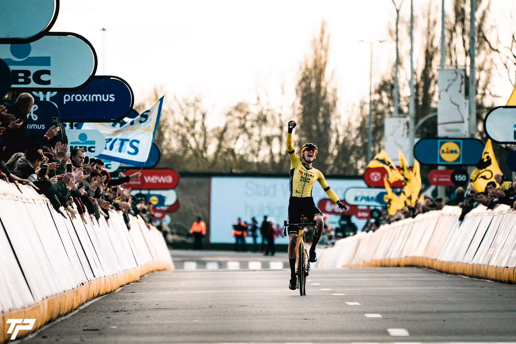 The Dwars door Vlaanderen is tinged yellow: historic double for the hornets