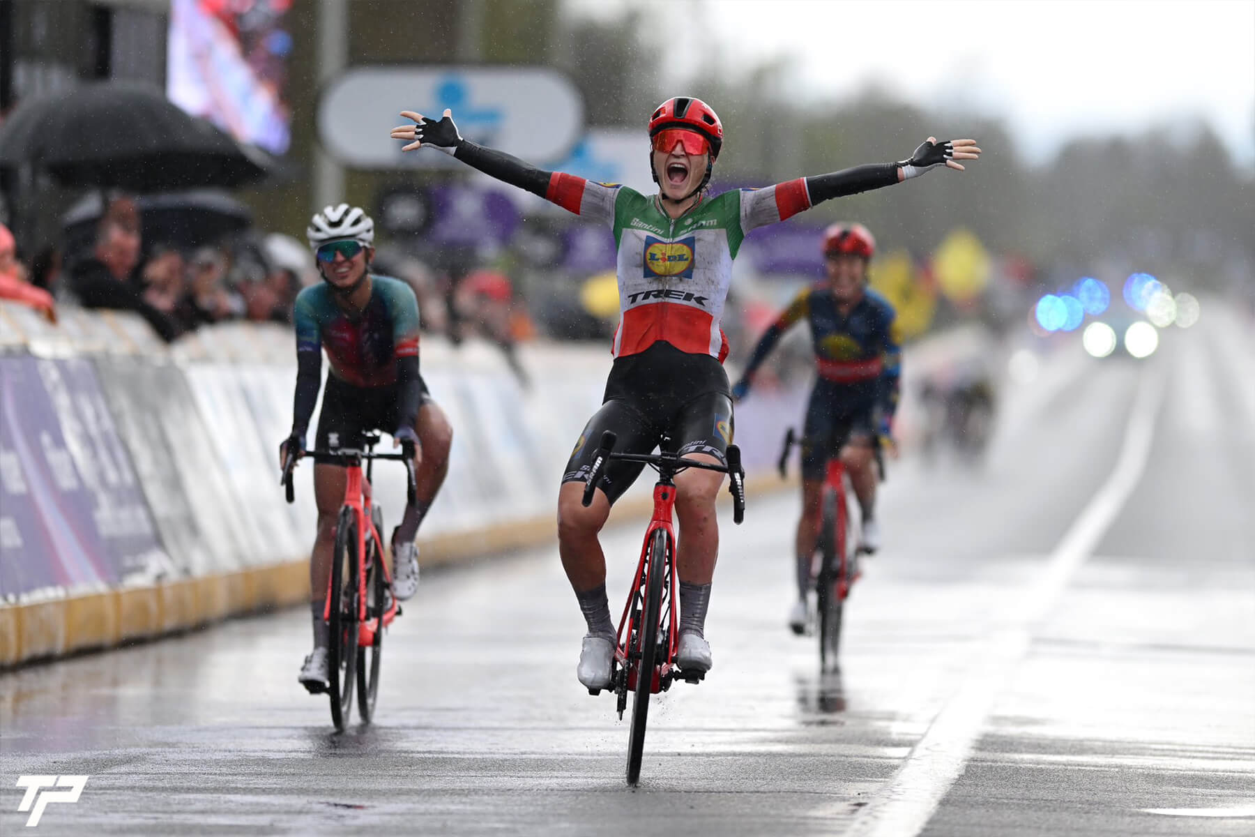 Longo Borghini, in tricolor, triumphs at Flanders: a masterpiece by Lidl Trek