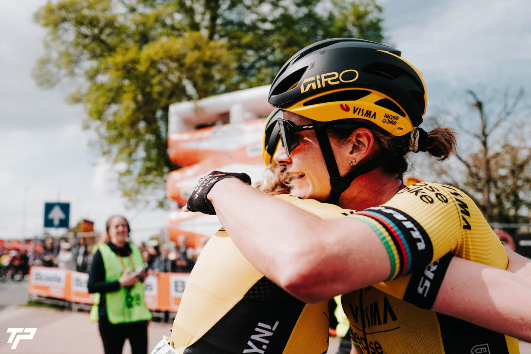 Wiebes celebrates, but Vos wins: incredible at the Amstel Gold Race