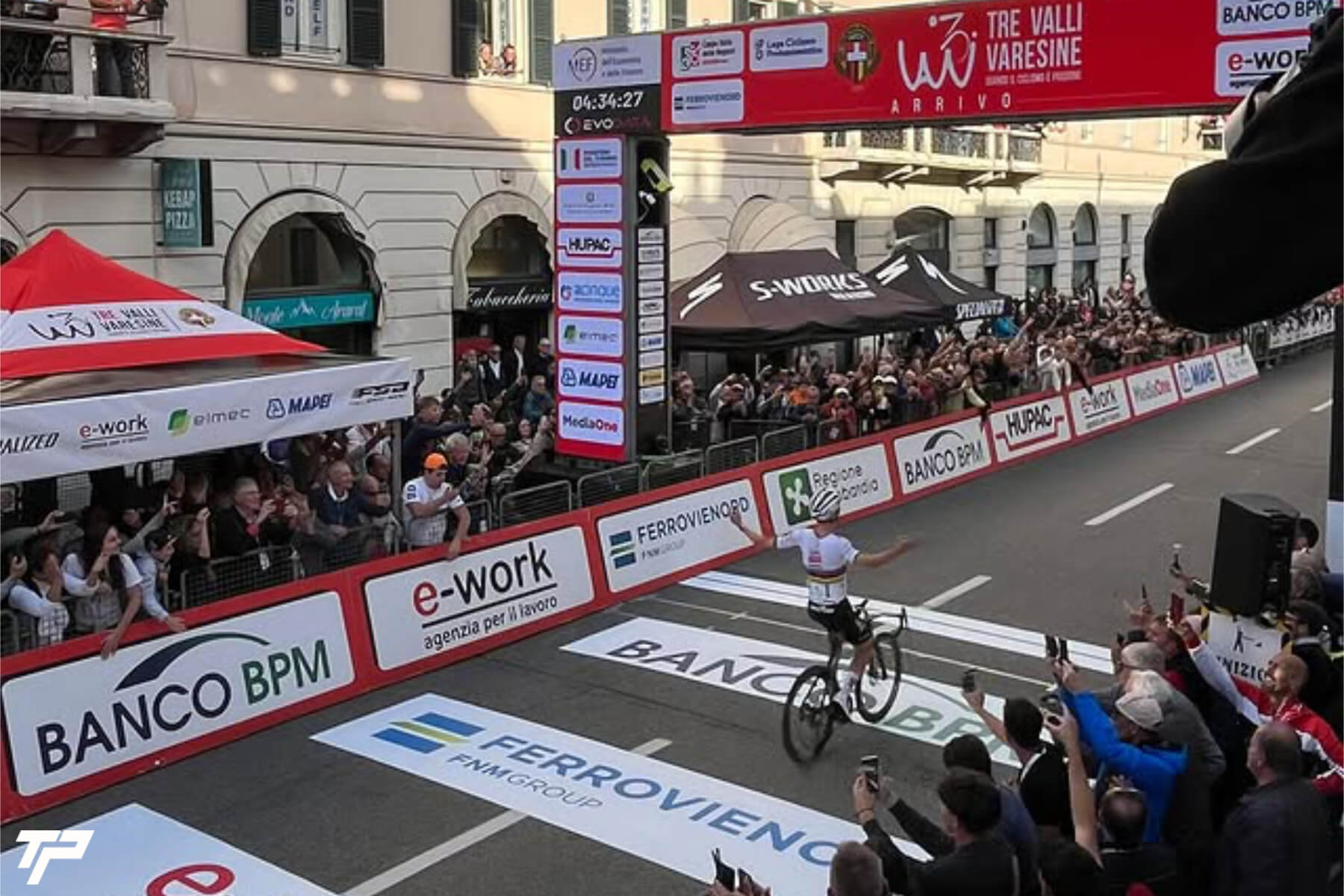 Pogačar conquista la Tre Valli Varesine 2025