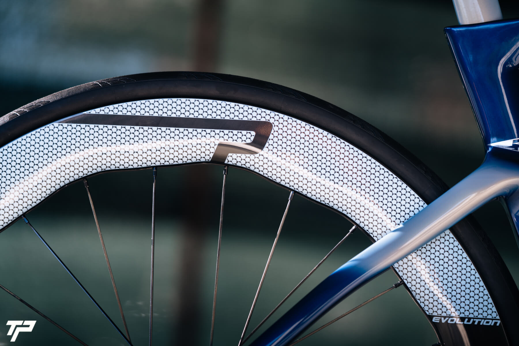 Pinarello New Dogma F: 50 Anni di Vittorie nei Grand Tour, la Leggenda Continua