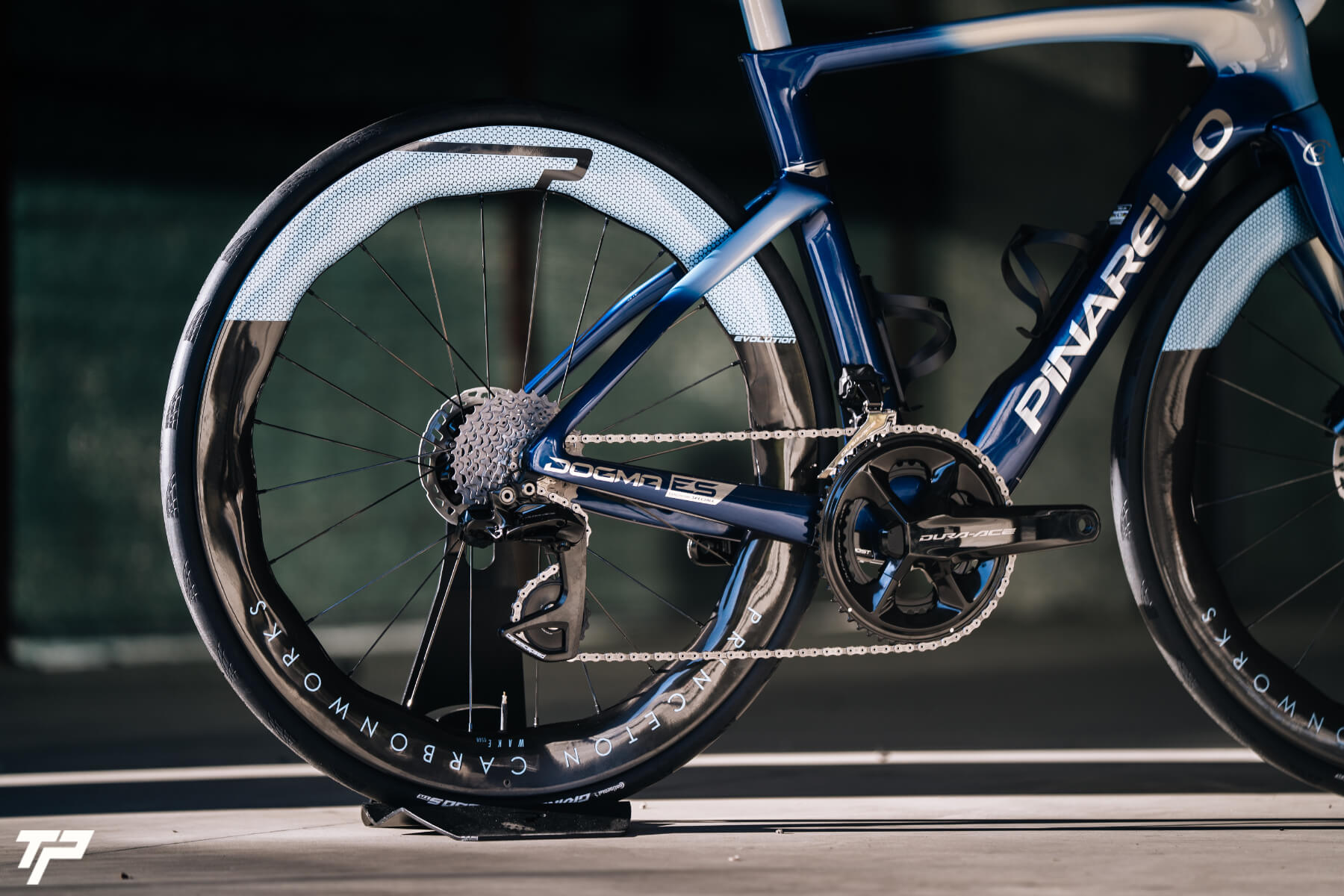 Pinarello New Dogma F: 50 Anni di Vittorie nei Grand Tour, la Leggenda Continua