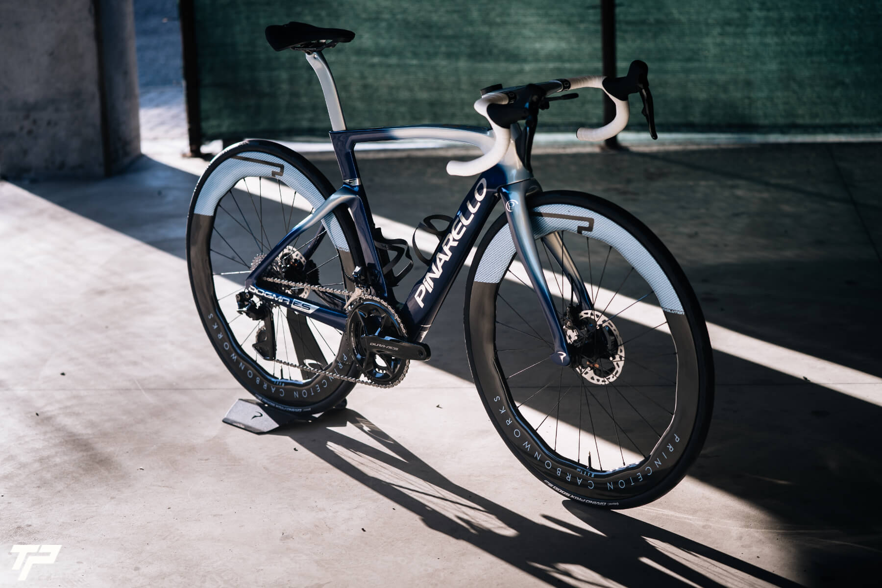 Pinarello New Dogma F: 50 Anni di Vittorie nei Grand Tour, la Leggenda Continua