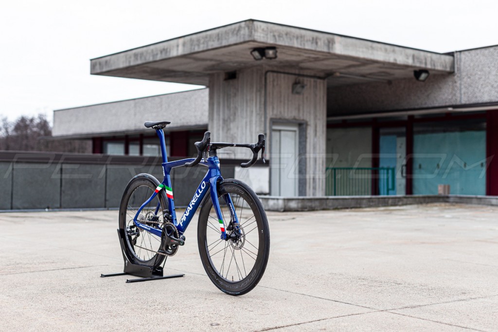 Pinarello Dogma F12 Disk Limited Edition Blue Italia